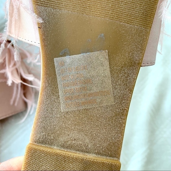 Shoe Dazzle Nia Faux Feathered Jeweled Slide Flat Sandal Boho Size 7 - Picture 12 of 16